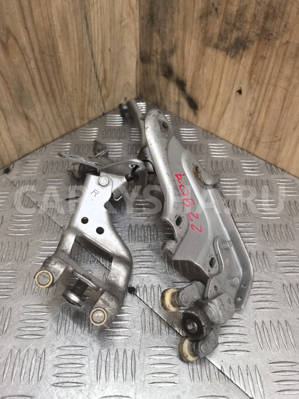 Петля двери Toyota Sienta 