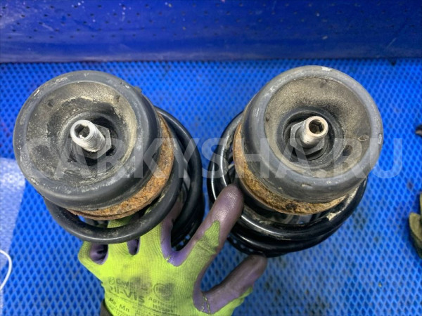 Стойки передней подвески в сборе Volkswagen Polo 5 Volkswagen Polo оригинальный номер k3529208g