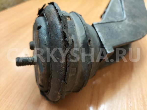 Подушка (опора) двигателя левая BMW 5-Series E39 BMW 5er 