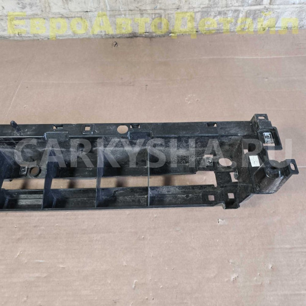 Кронштейн переднего бампера LR Defender 2 (L663) Land Rover Defender оригинальный номер LR132640