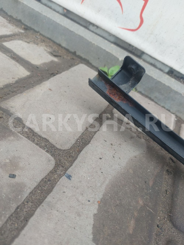 Направляющая стекла зад левой  двери Hyundai Getz Hyundai Getz оригинальный номер 3925023900