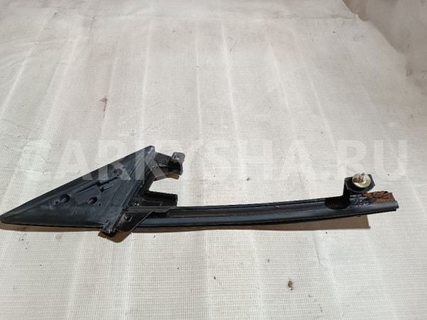 Кронштейн (сопут. товар) Hyundai Coupe оригинальный номер 825102C000