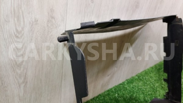 Дефлектор радиатора Renault Duster 2021 Renault 17 оригинальный номер 215597164R