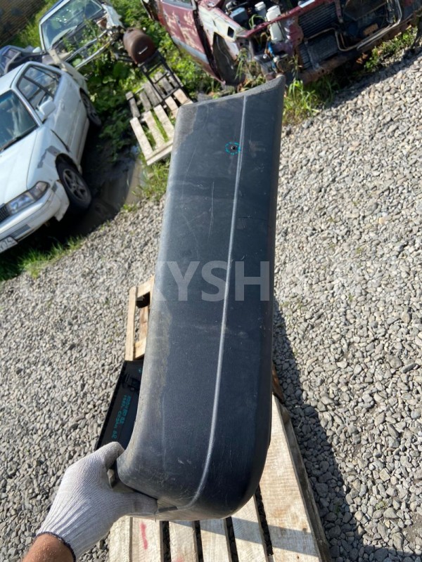 Бампер задний Audi 80 B2 1985 г. Audi 80 оригинальный номер 811807417B