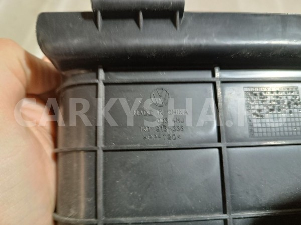 Крышка аккумулятора Skoda Superb 