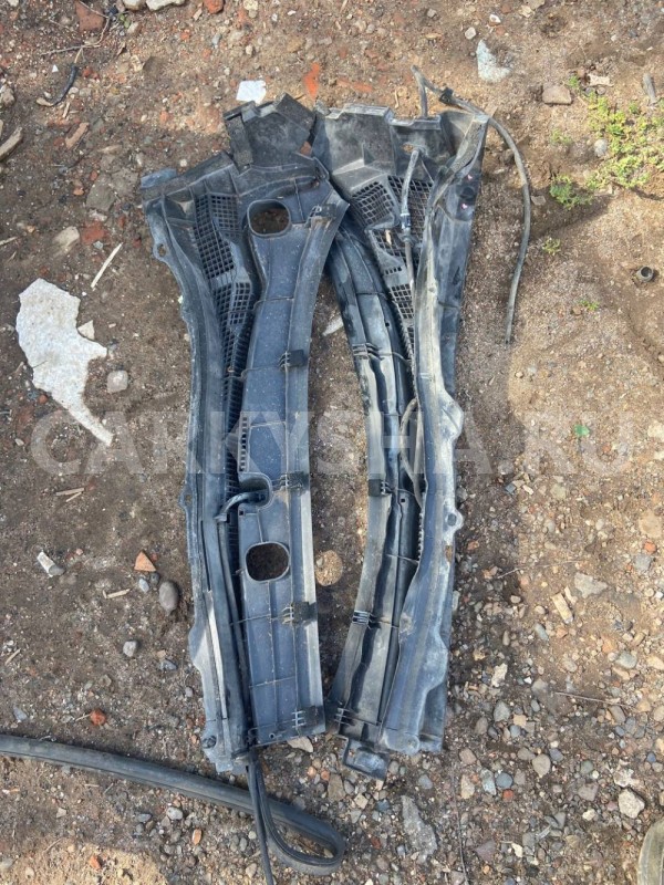 Жабо (накладка дворников) Mazda 3 BL рестайлинг (2011—2013) Mazda 2 оригинальный номер BBM4507R1