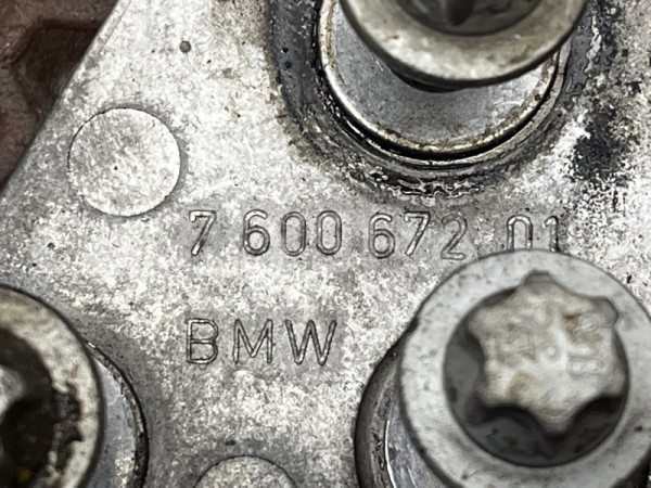 Кронштейн насоса охлаждения BMW X1 оригинальный номер 11 51 7 600 672, 11 51 7 600 672, 11517600672, 7600672