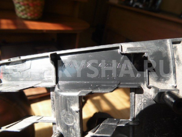 Накладка обшивки двери Toyota RAV4 III рестайлинг (2009—2016) Toyota RAV 4 оригинальный номер 7423242070