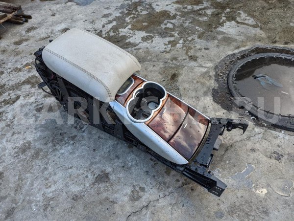 Бардачок между сиденьями Mercedes-Benz R-klasse 