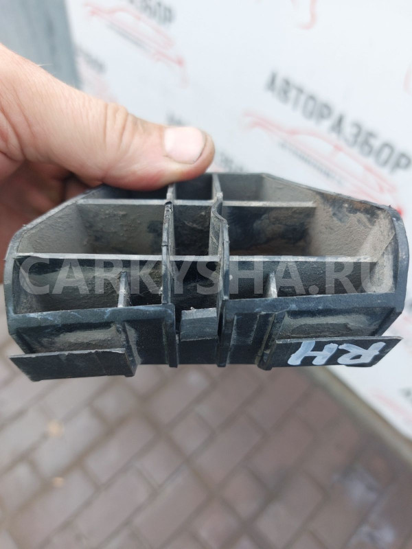 Направляющая заднего бампера Toyota Avensis T250 Toyota Avensis оригинальный номер 5256205010
