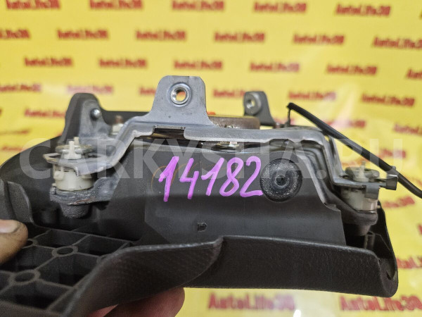 Подушка безопасности в рулевое колесо Toyota Corolla оригинальный номер 4513012B40B0
