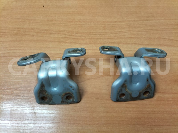 Петля двери задняя левая Mazda Familia 2002 Mazda 2 оригинальный номер BC1D73240C