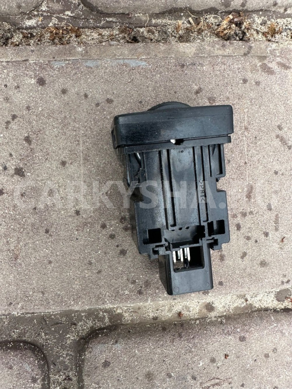 Кнопка обогрева сидений правая Toyota Avensis T270 Toyota Avensis оригинальный номер 8475105050