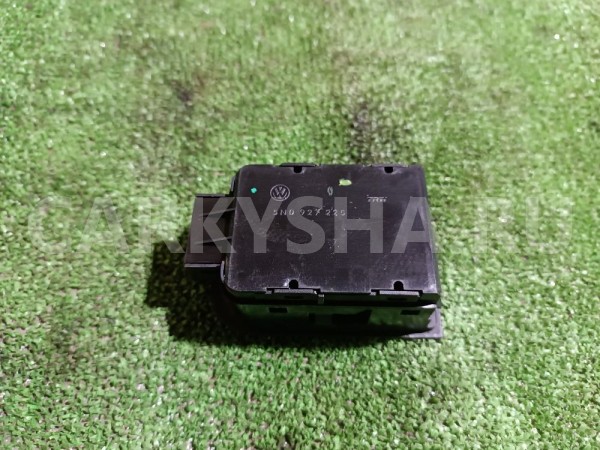 Кнопка фиксатора стояночного тормоза Volkswagen Tiguan 