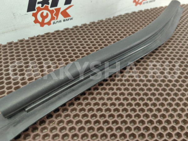 Уплотнитель капота BMW 5er оригинальный номер 51 11 7 063 835, 51 11 7 063 835, 51117063835, 7063835