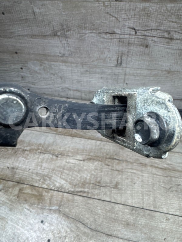 ограничитель задней двери Qashqai j10 зад лево Nissan Qashqai оригинальный номер 82430JD000