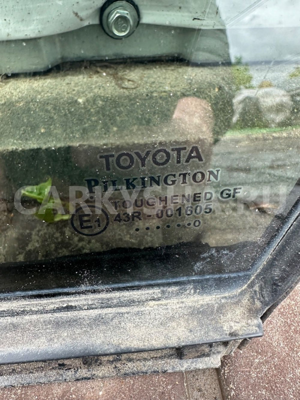 Форточка передней левой двери Toyota Avensis T270 Toyota Avensis оригинальный номер 6812605010