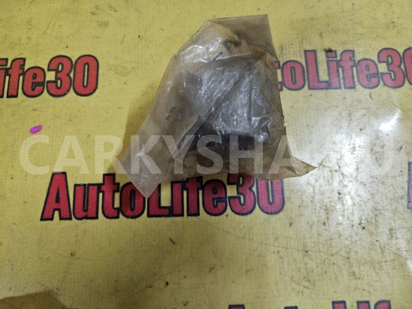 Сайлентблок задний Audi 200 оригинальный номер 4B0501521D