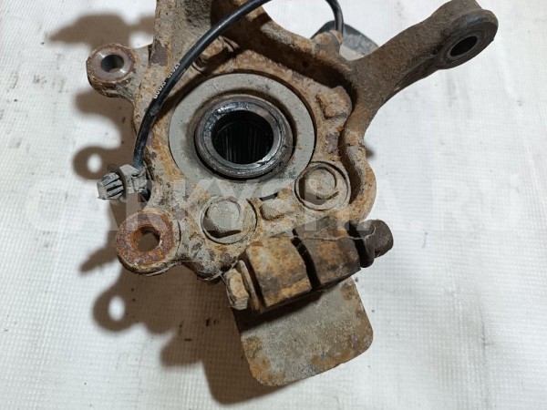 Кулак поворотный передний правый Nissan NV200 