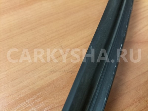 Уплотнитель стекла двери передний левый Mitsubishi Mitsubishi Galant оригинальный номер MR214311