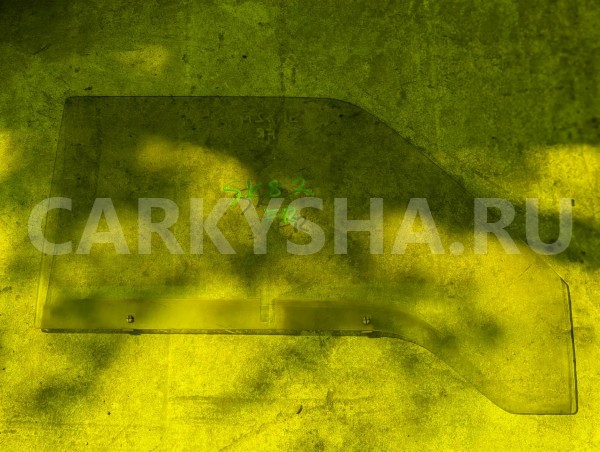 Стекло двери Nissan Vanette 