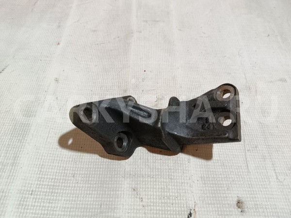 Кронштейн двигателя правый Toyota Sprinter 