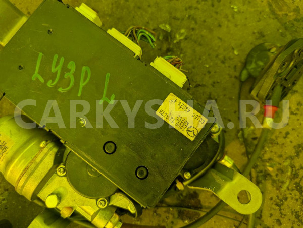 Доводчик двери Mazda MPV оригинальный номер E34-39311-F