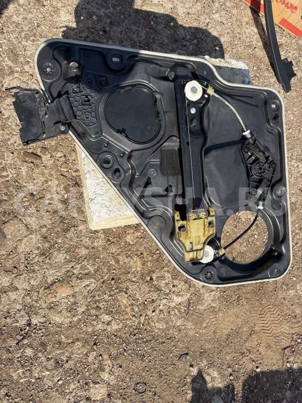 Стеклоподъемник задний правый Jeep  Cherokee wk2 Jeep Cherokee оригинальный номер 55113614am