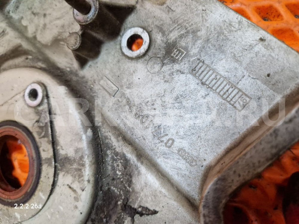 Крышка грм внутренняя audi A8 d2 4.2 Audi A8 оригинальный номер 077109145