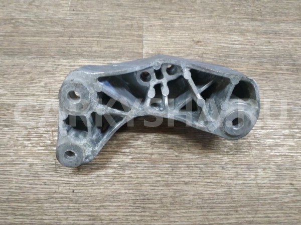 Кронштейн КПП левый Chevrolet Orlando 