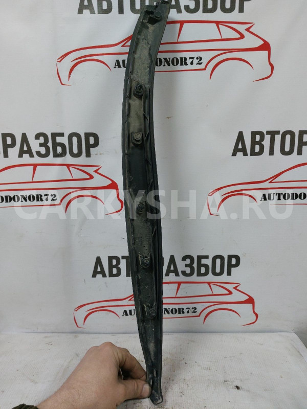 Накладка передней правой двери Volkswagen GolfMk5 Volkswagen Golf оригинальный номер 1K4837382C