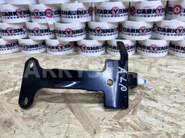 Кронштейн Toyota Alphard III Рестайлинг оригинальный номер 23214-31030