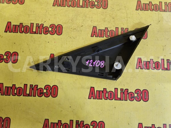 Накладка переднего крыла правого Ford Focus 