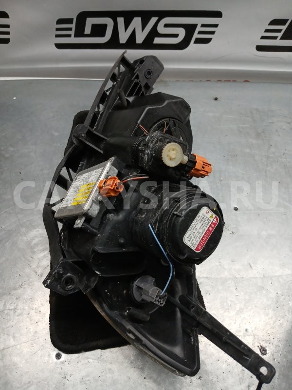 Фара ксеноновая Mazda Axela 