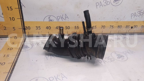 Гофра воздушного фильтра Nissan Bluebird U14 Nissan Bluebird оригинальный номер 165788E500