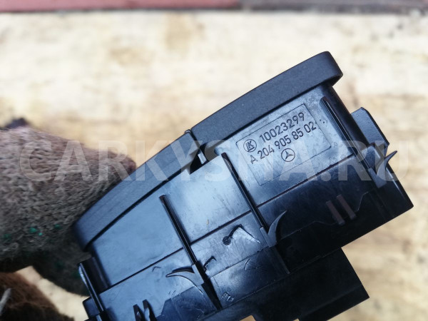 Кнопка управления дверями правое Mercedes-Benz E-класс 2012 C207 271.860 Mercedes-Benz E-klasse оригинальный номер A2049058502