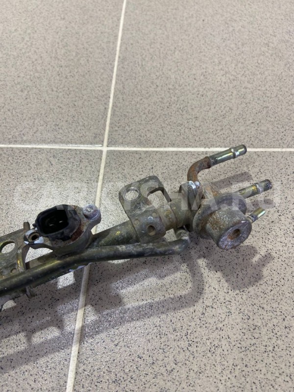 Топливная рампа с форсунками Nissan Almera GA16 Nissan Almera оригинальный номер JS50-1