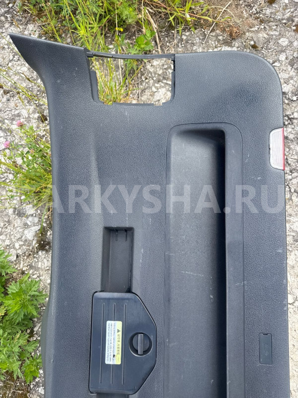 Обшивка двери крышки багажника Touareg NF Volkswagen Touareg оригинальный номер 7p6863291
