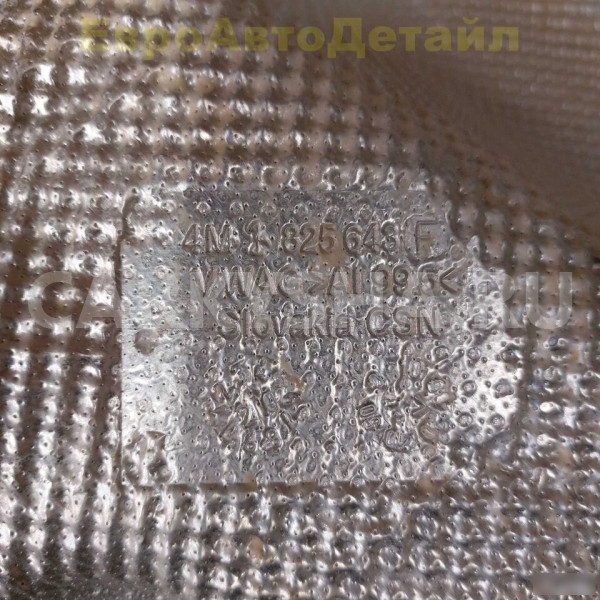 Теплозащита лонжерона VW Touareg 3 CR7, Audi Q7 Q8 Volkswagen Touareg оригинальный номер 4M1825643F