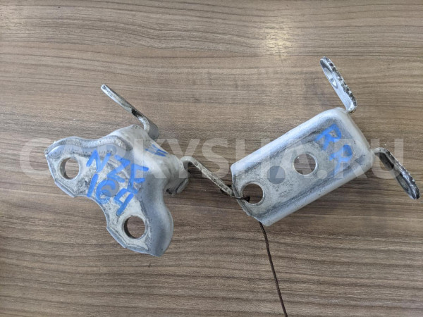 Петли на дверь Toyota Corolla 