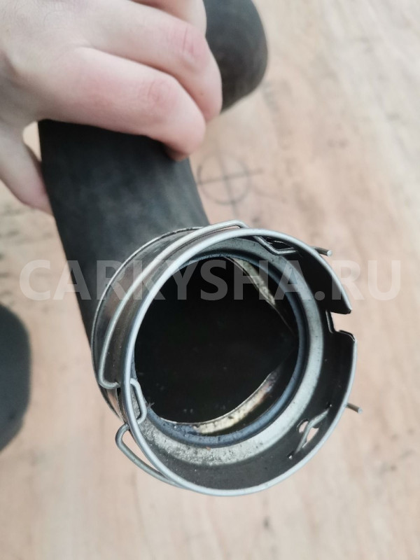 Патрубок интеркулера правый Mercedes-Benz E-класс W212/S212/C207/A207 (2009—2013) Mercedes-Benz E-klasse оригинальный номер A2045282582