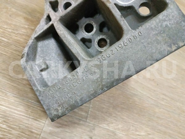 Кронштейн двигателя правый Land Rover Freelander 