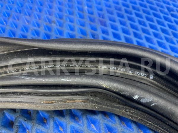 Уплотнитель багажника Volkswagen Polo 5 Volkswagen Polo оригинальный номер 6RU 827 705 B