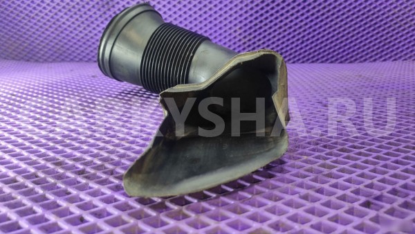 Патрубок воздушного фильтра Mercedes-Benz W210 Mercedes-Benz E-klasse оригинальный номер 2105280204