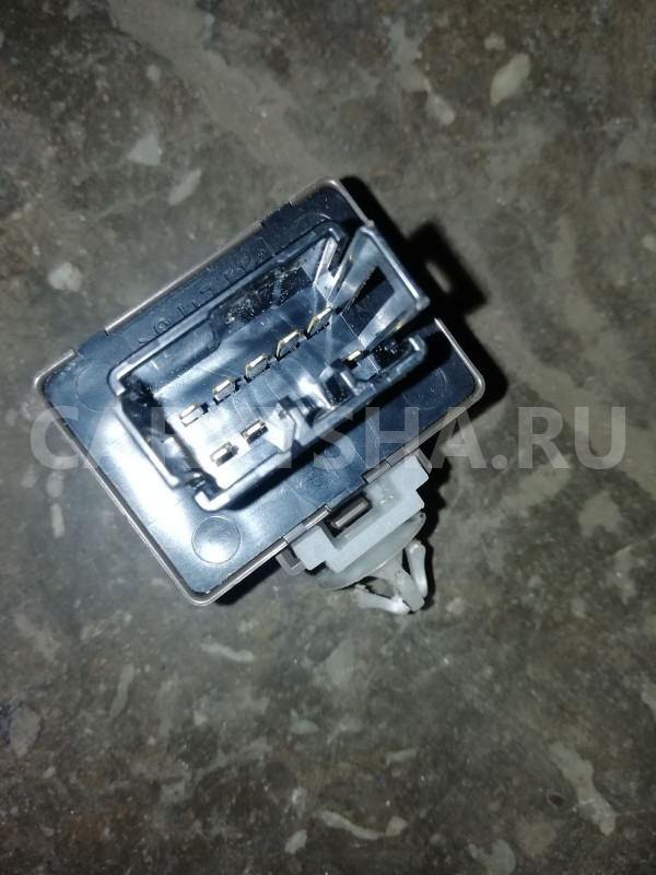 Реле поворотов Toyota Hilux VII рестайлинг (2011—2015) Toyota Hilux оригинальный номер 8198006030