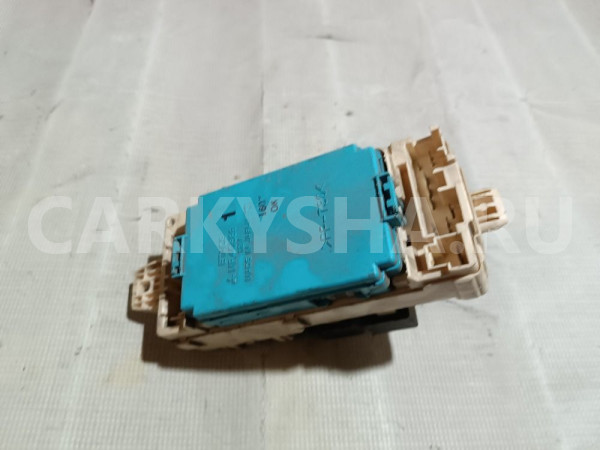 Блок предохранителей салонный Mitsubishi Galant оригинальный номер MR490276