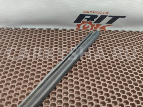 Уплотнительная резинка крыла BMW X5 