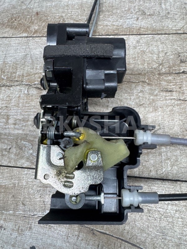 Замок двери передней левой SsangYong Actyon New Ssang Yong Actyon оригинальный номер 7121034021