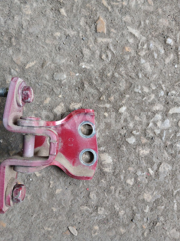 Петля задняя правая верхняя Mitsubishi Lancer 9 Mitsubishi i оригинальный номер MR313666