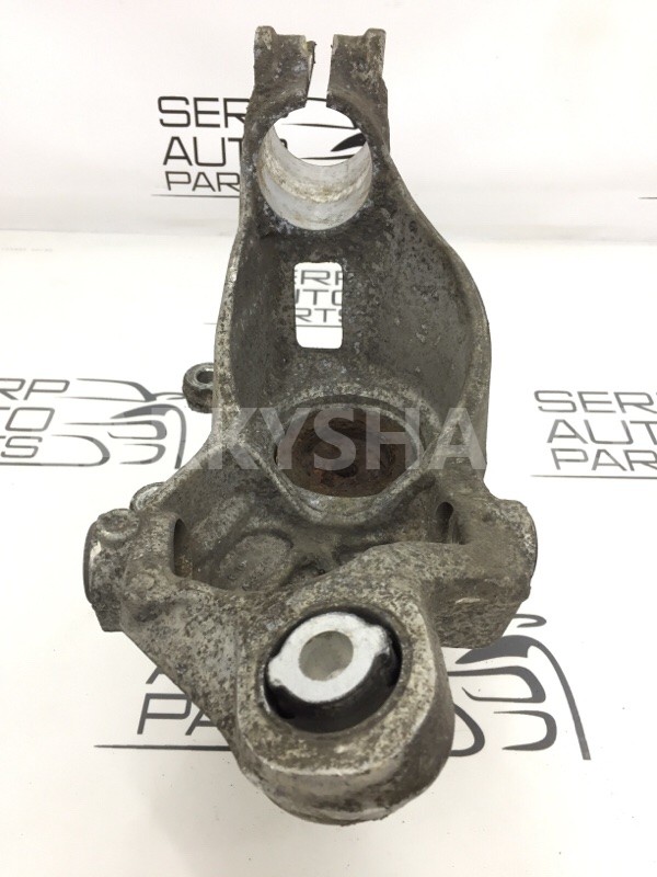 Цапфа задняя левая Land Rover Range Rover Evoque Land Rover Range Rover Evoque 